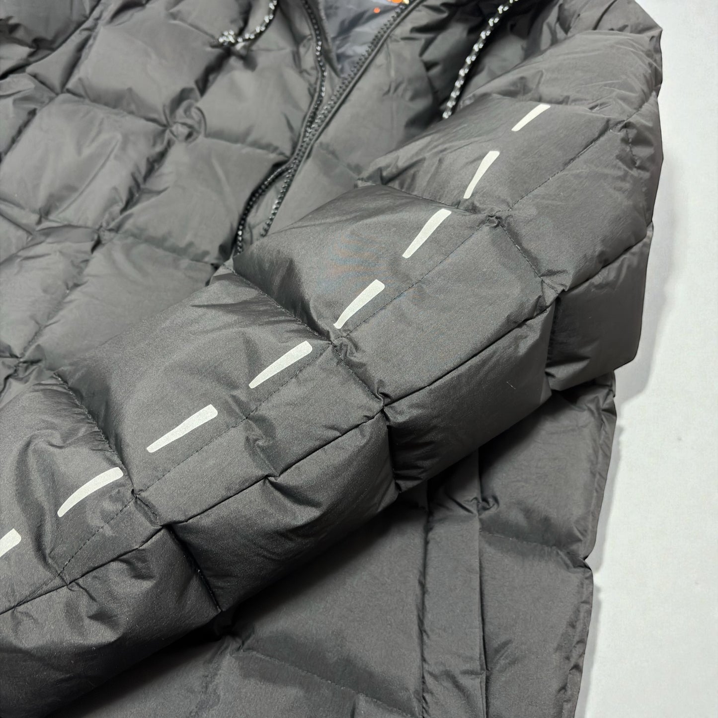 サンプルセール M ALGON DOWN ZIP エルゴーン ダウン ジップ carbon black / M